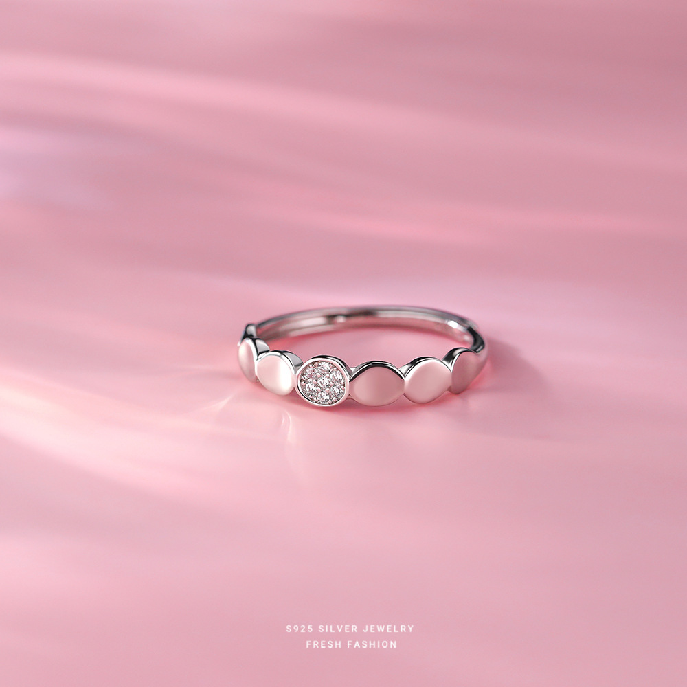 s925纯银圆牌锆石戒指轻奢时尚高级感英伦宝家小众气质活口戒批发