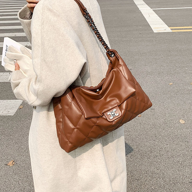 Autumn and Winter Rhombus Tote Bag Large Capacity Shoulder Underarm Bag 2022 New Fashion High Sense Women's Bag Crossbody Bag