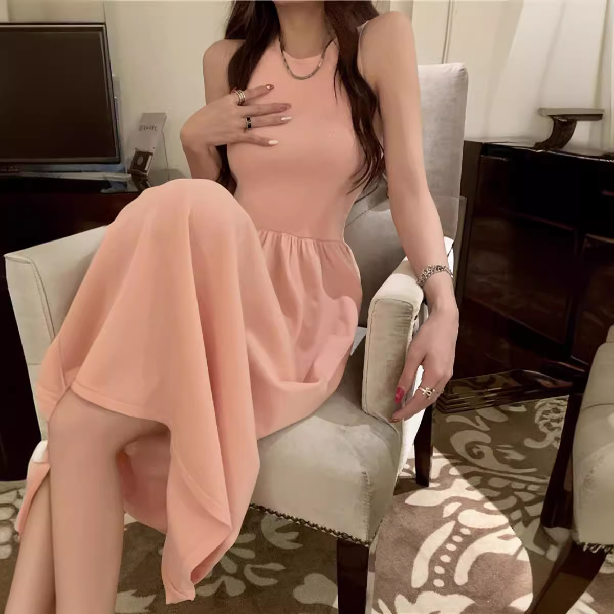 纯欲粉色无袖针织连衣裙女春季2024新款小众收腰显瘦优雅气质长裙