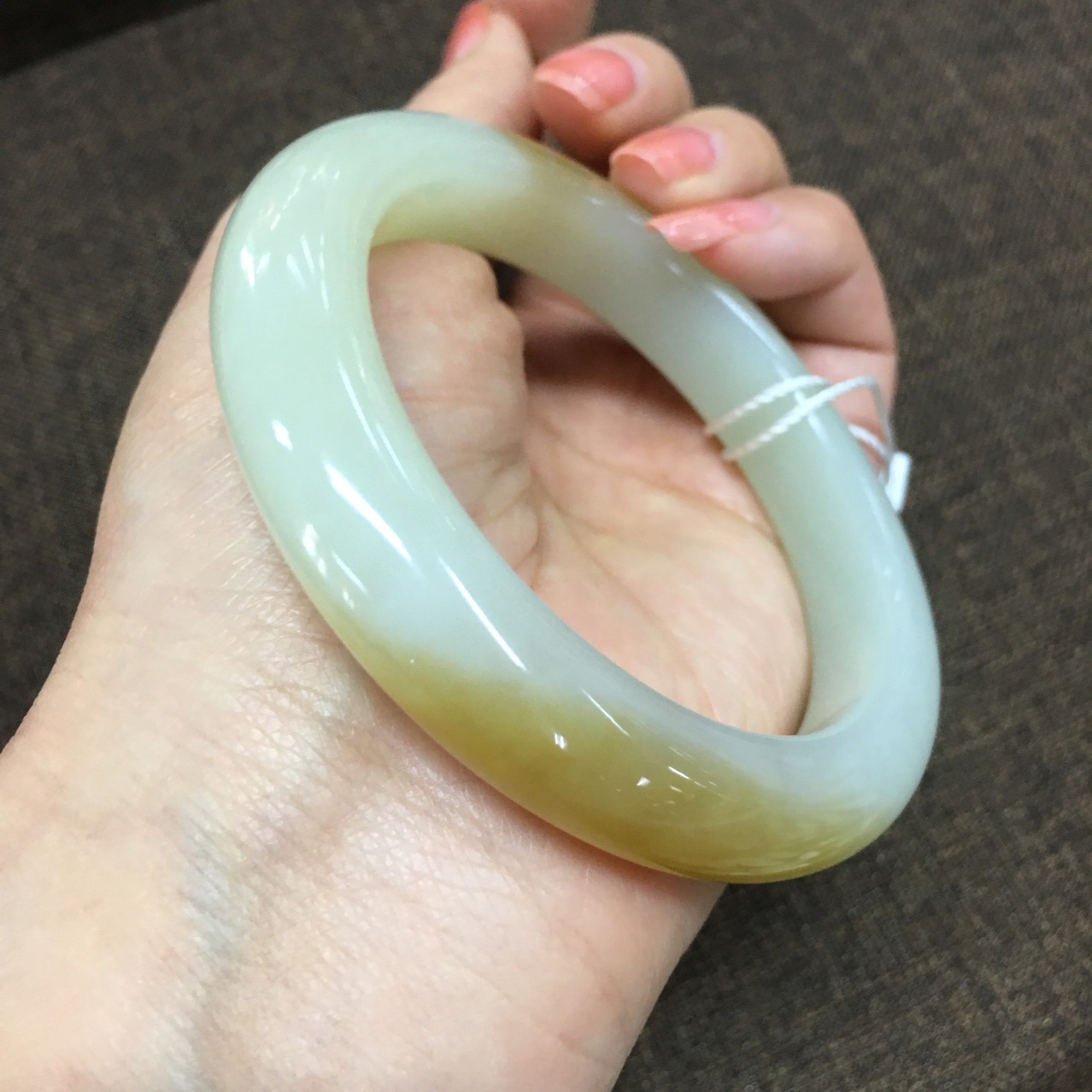 新疆和田玉优质且末料糖白玉玉石手镯带证书终生保真