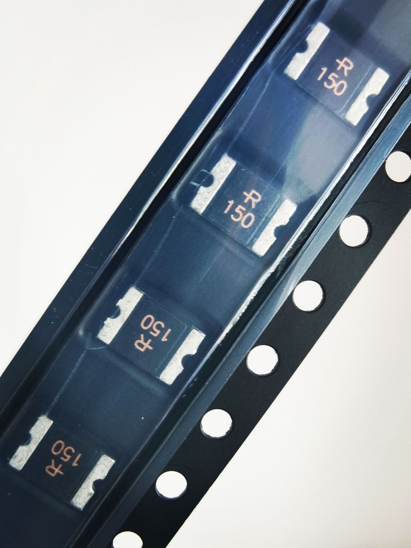 smd1812r150贴片自恢复保险丝正温度系数1812封装1.5a 8v