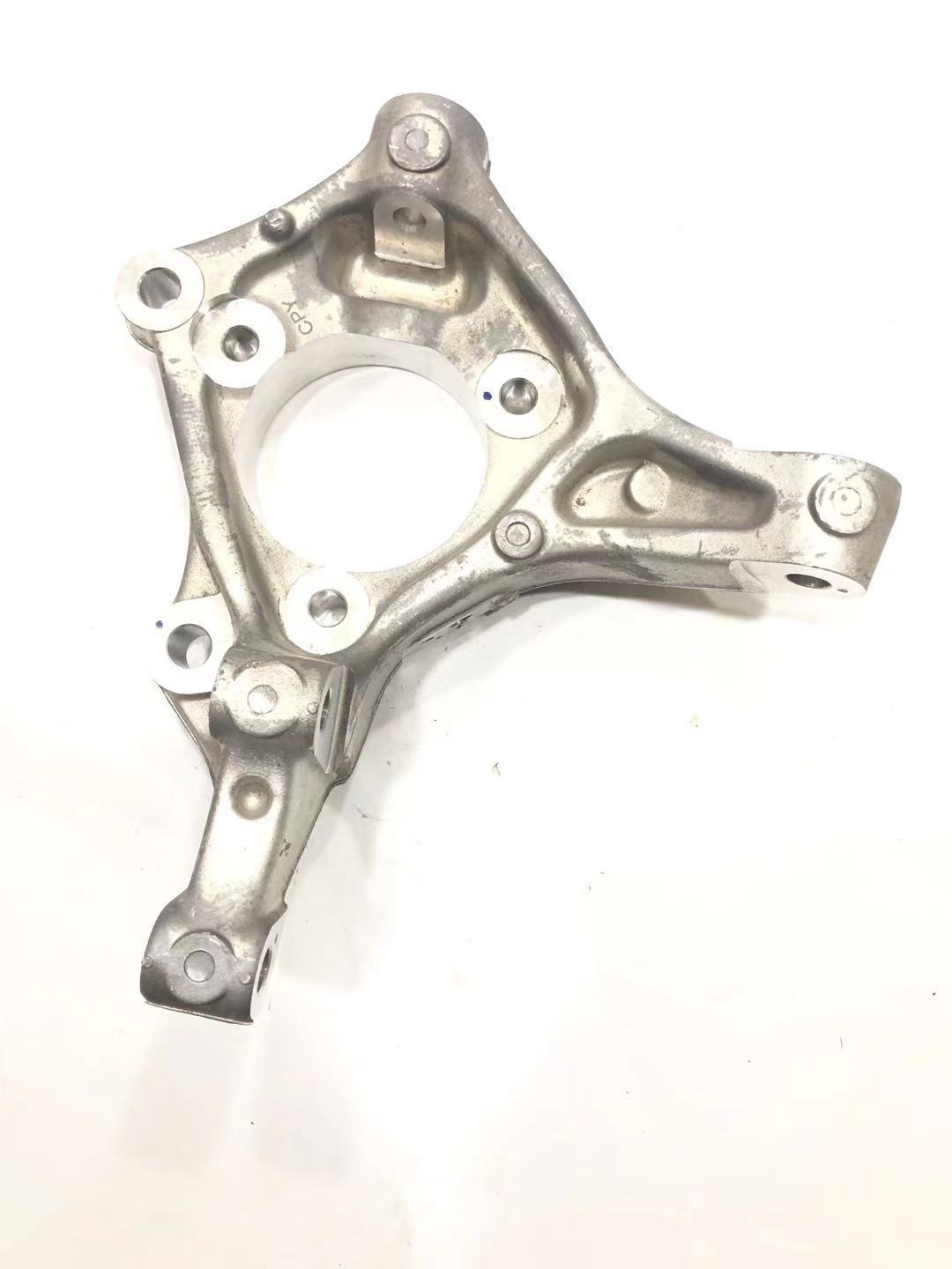 适用于别克威朗科鲁兹旗舰版前羊角前转向节13363698