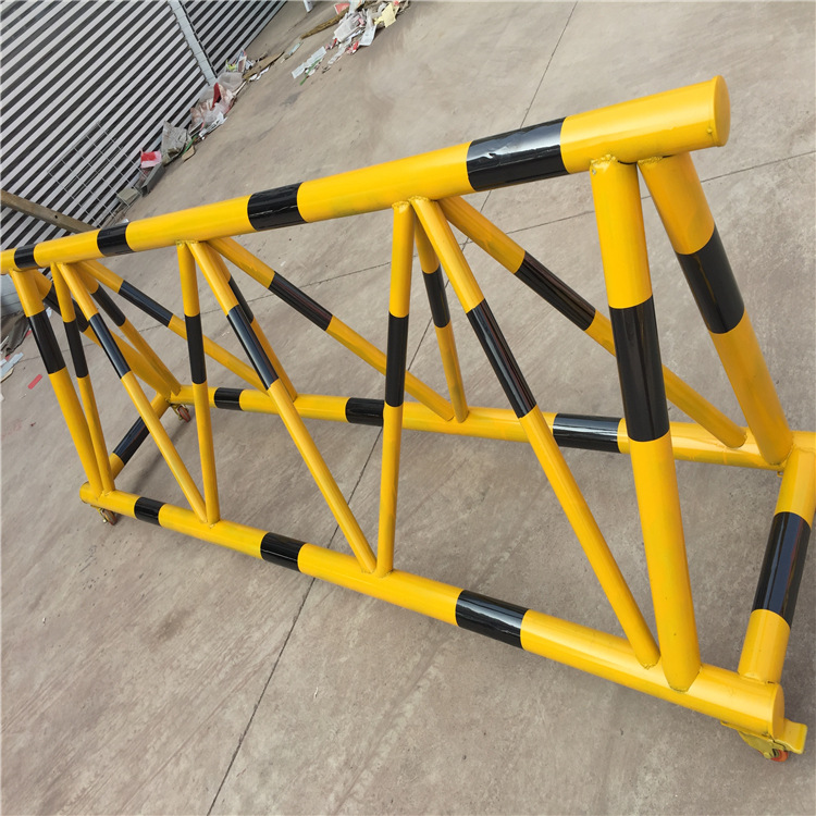 移动隔离栏防护栏 拒马路障围栏 挡车防护防冲撞栏 学校钢管护栏