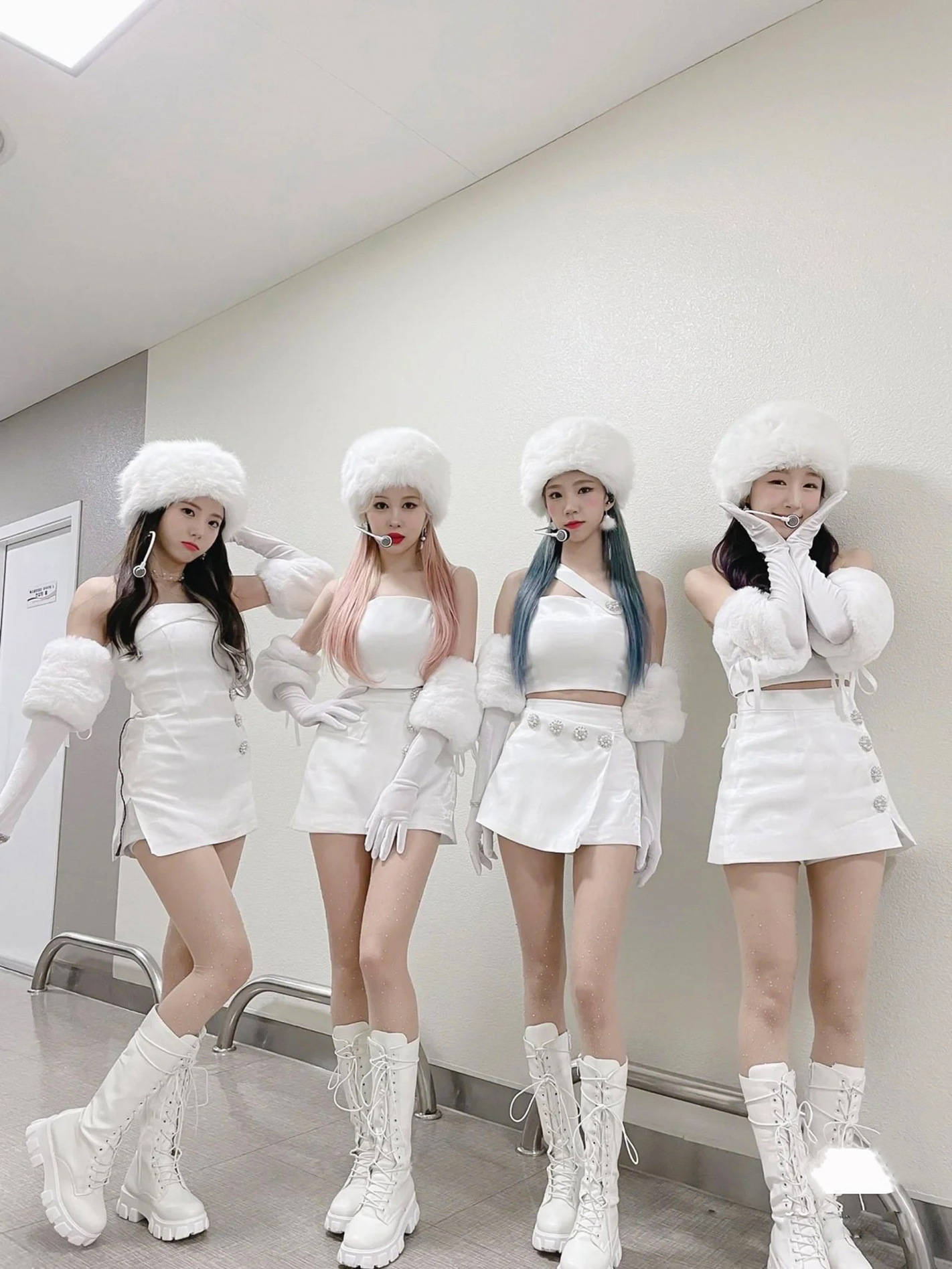 同款韩国女团宇宙少女打歌服韩舞白色表演成人舞台爵士