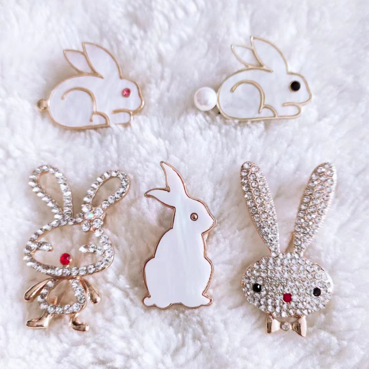 时尚热销可爱小白兔水钻胸针女高档西装毛衣胸花配饰百搭衣饰别针