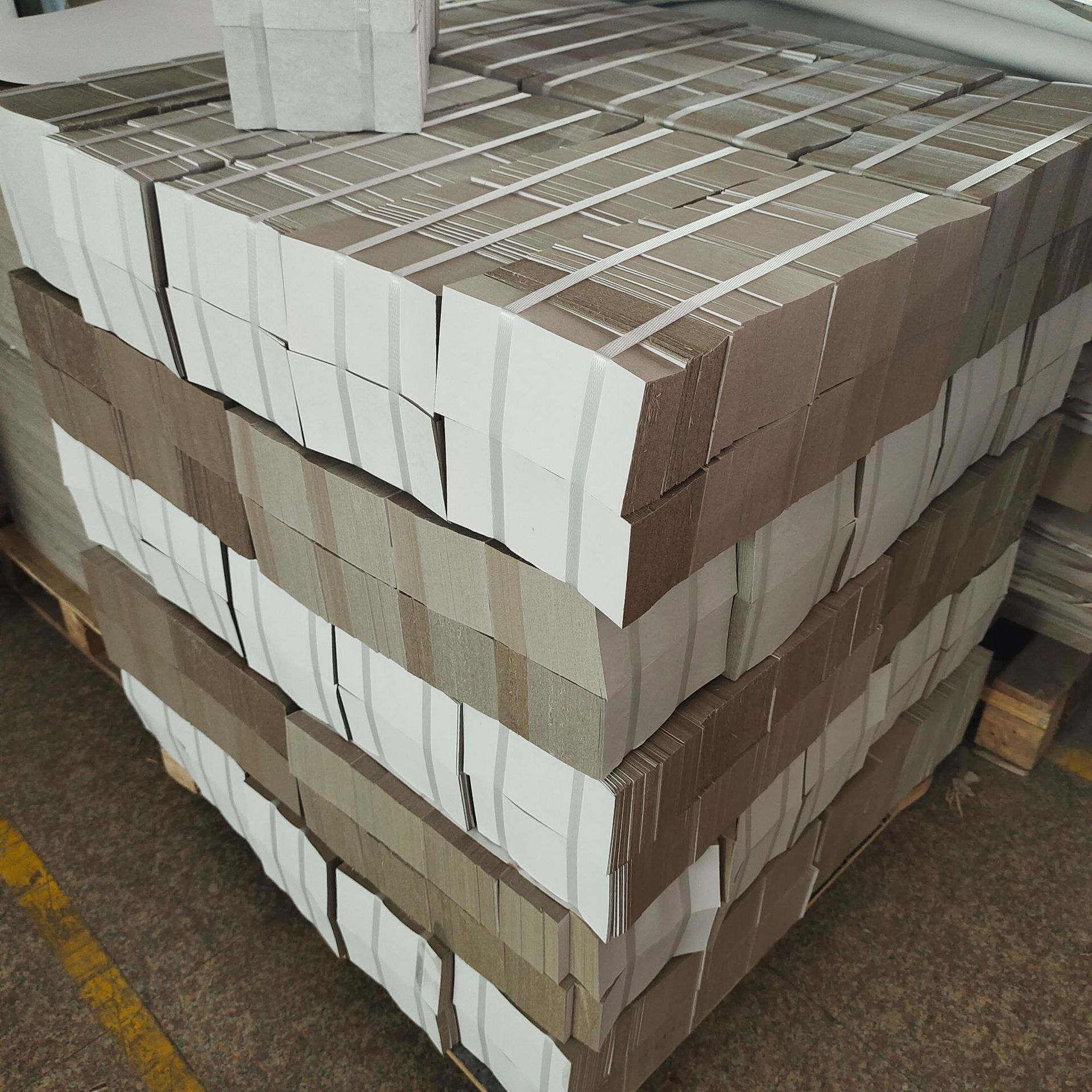 白板纸定制现货250克21*30cm灰底白板纸服装内衬纸板硬卡纸灰纸板