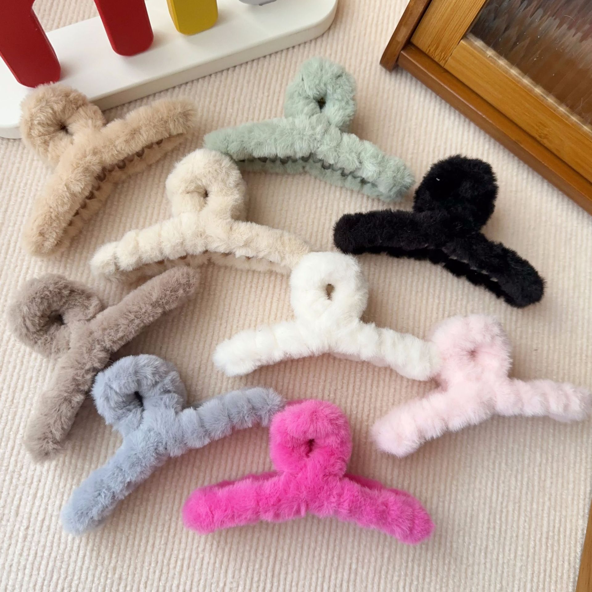 ins日系头发夹子头饰毛绒发夹后脑勺毛毛抓夹女春夏卡鲨鱼夹子