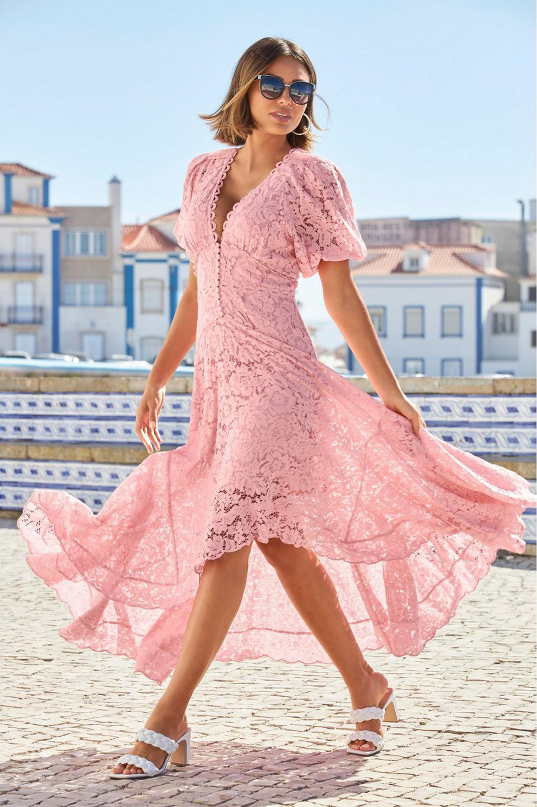 欧美女装2022春夏新v领蕾丝不规则大摆连衣裙度假风时尚修身长裙