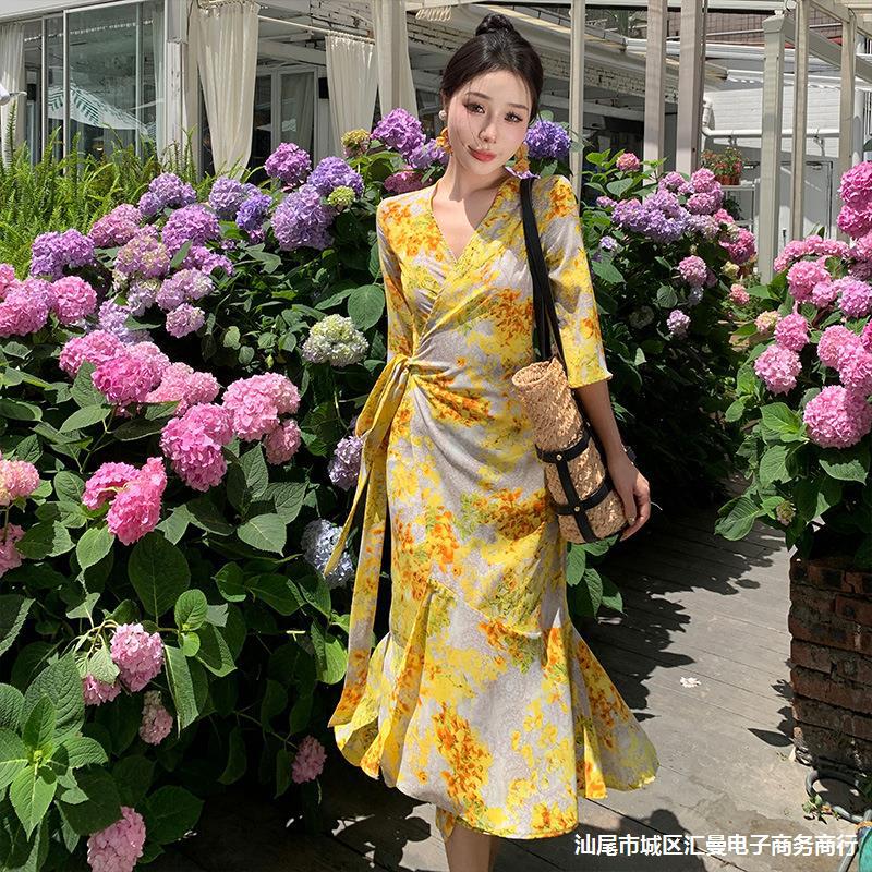 抖音黄色战裙战袍连衣裙战衣开叉网红小妈后妈裙卜斯斯快手