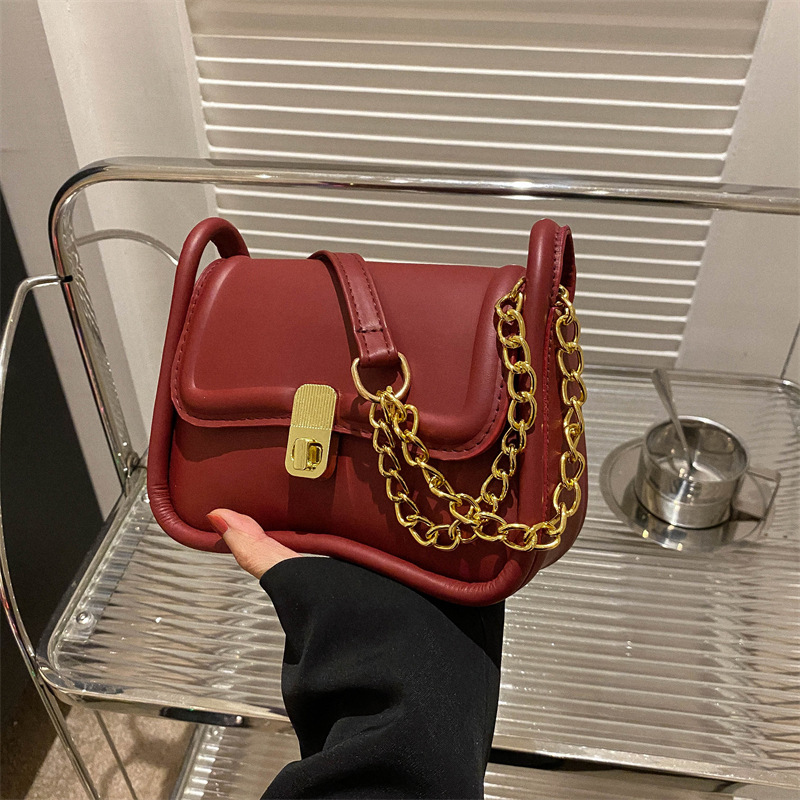 2023 Summer New Classic Style Solid Color Saddle Bag Niche Texture Shoulder Messenger Bag Fashion Chain Small Square Bag