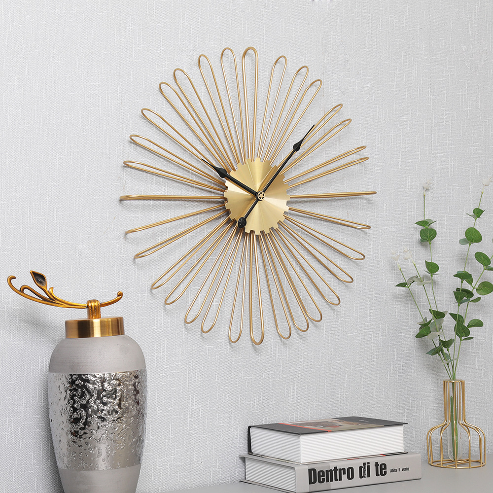 北欧金色铁艺墙壁挂钟 创意花型装饰钟表 简约静音客厅餐厅壁钟