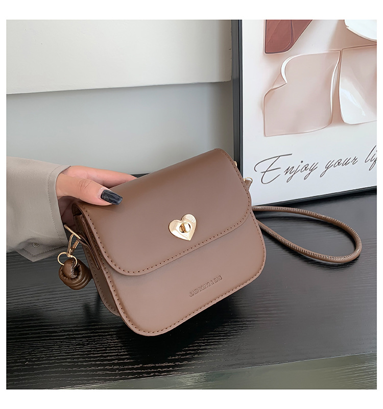 Cross-Border Fashion Shoulder Bag 2022 Autumn and Winter New Pure Color Trendy Pu Women's Bag Trendy Simple Love Metal Messenger Bag