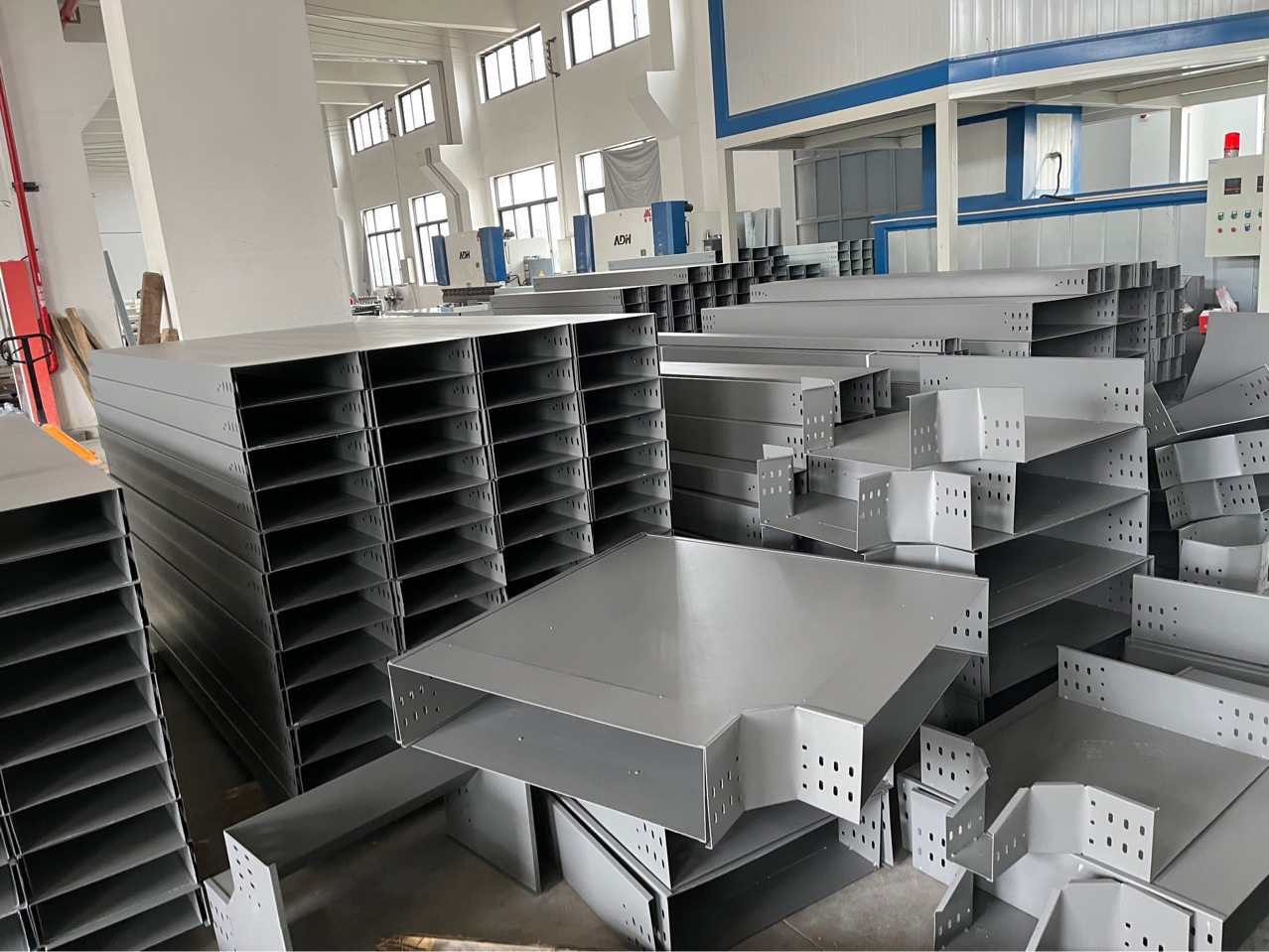 电缆桥架弯头水平弯三通四通左上右下垂直弯异径接头大小头变径