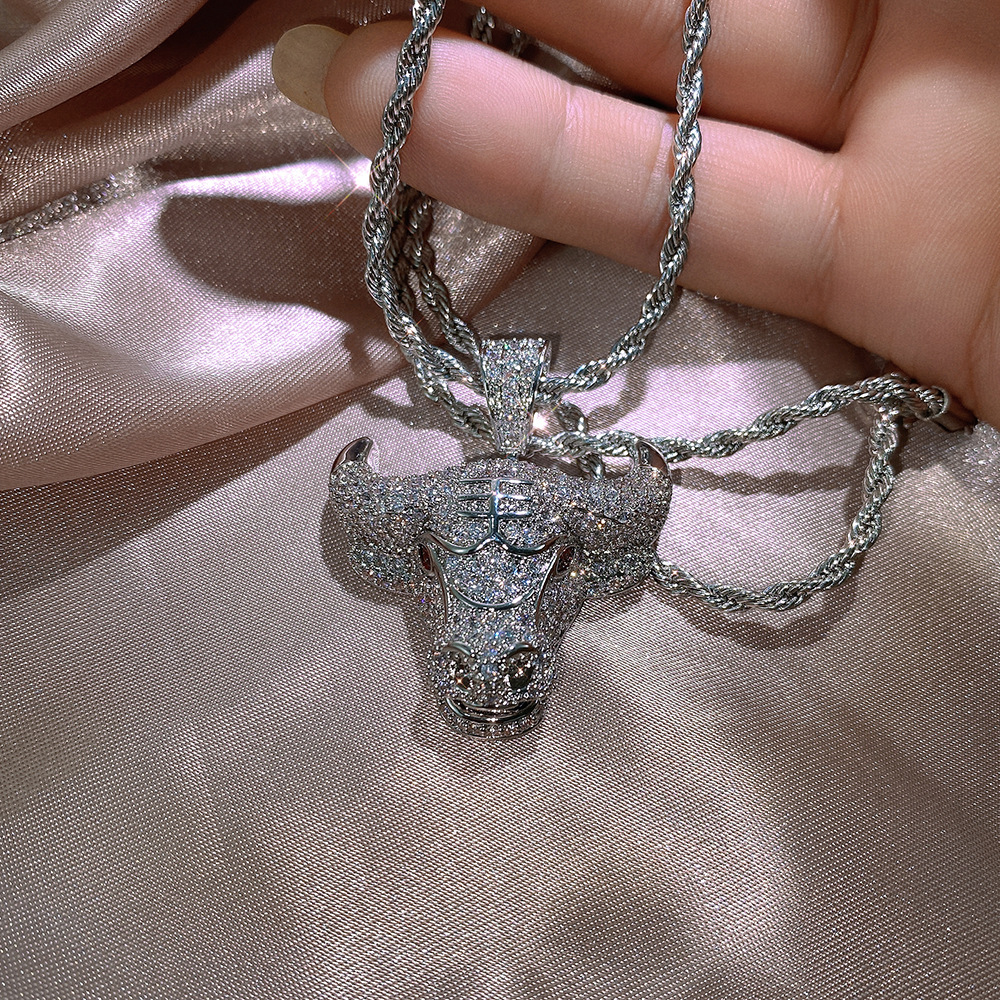 曹适跨境新款 创意霸气生肖牛头吊坠项链 铜微镶锆石高品质项饰