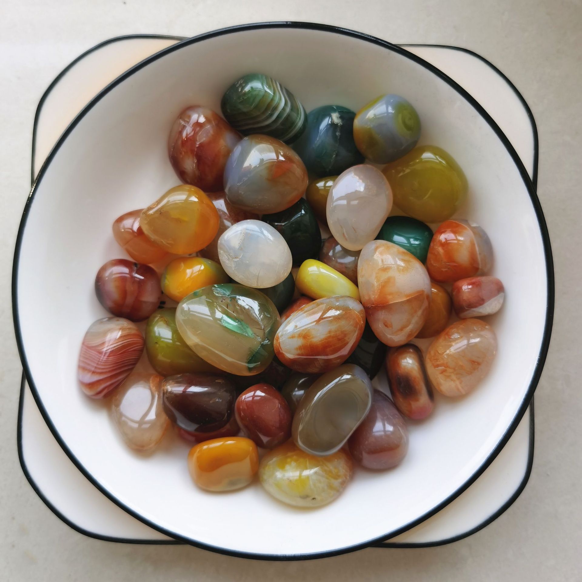 现货批发打磨抛光五彩玛瑙石 鱼缸造景装饰彩色玛瑙石 儿童淘矿石