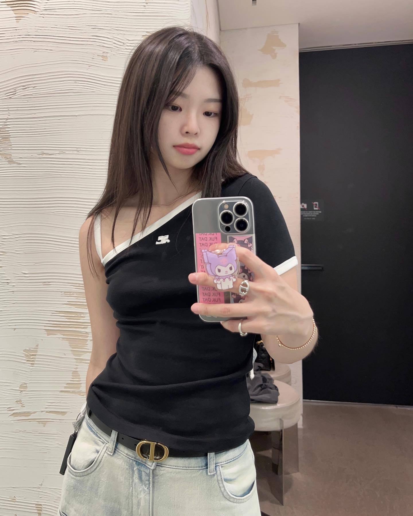 韩国博主jennie同款cou纯欲风黑白撞色露肩不对称修身短袖t恤