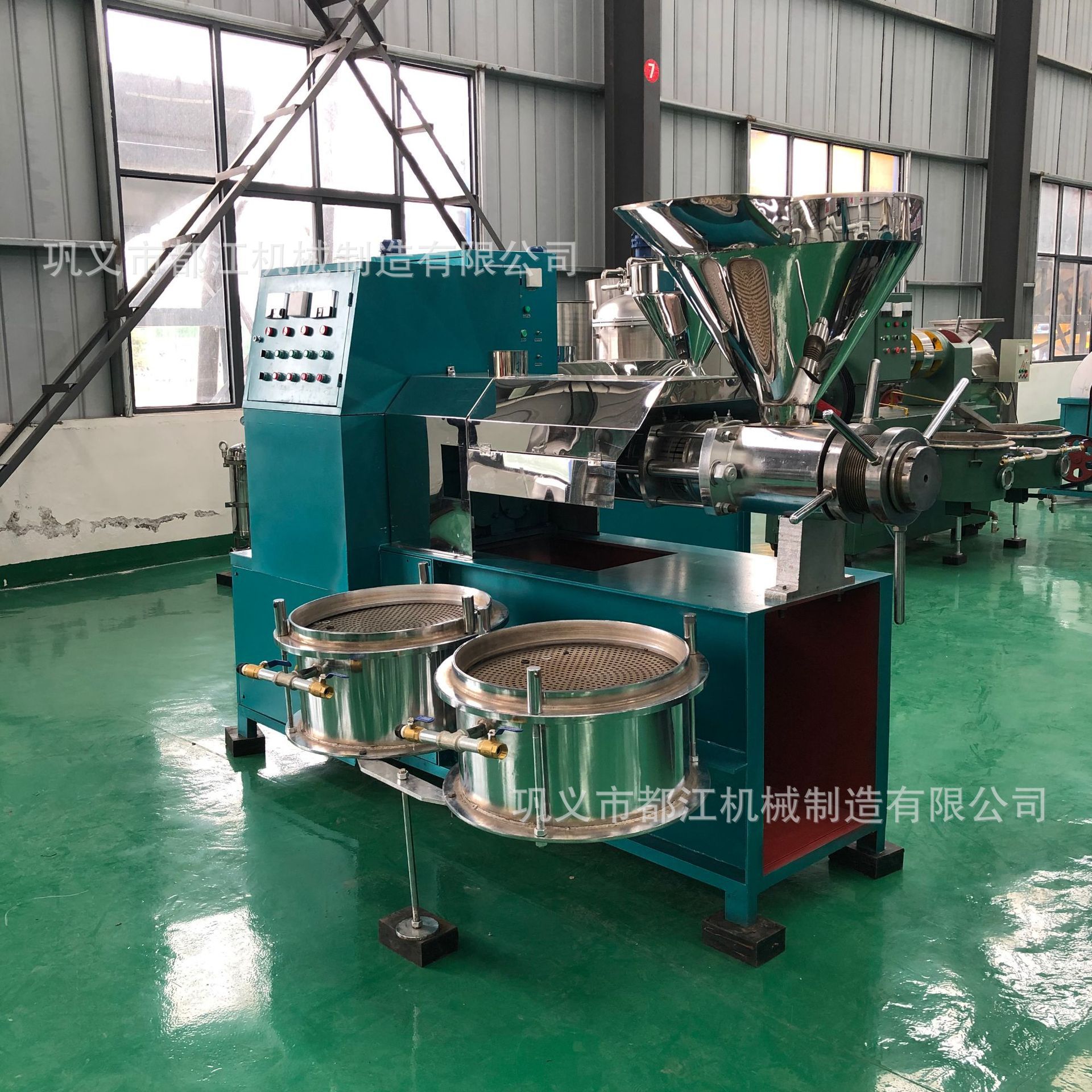 专业销售多功能螺旋榨油机 120型菜籽油大豆螺旋榨油机现场-报价