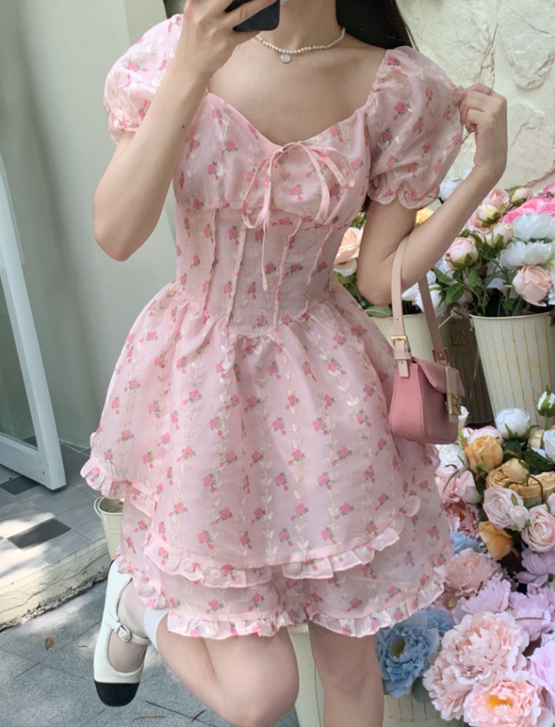 夏日会在晚餐后少女甜美粉色碎花夏蛋糕裙显瘦蝴蝶结泡泡袖连衣裙