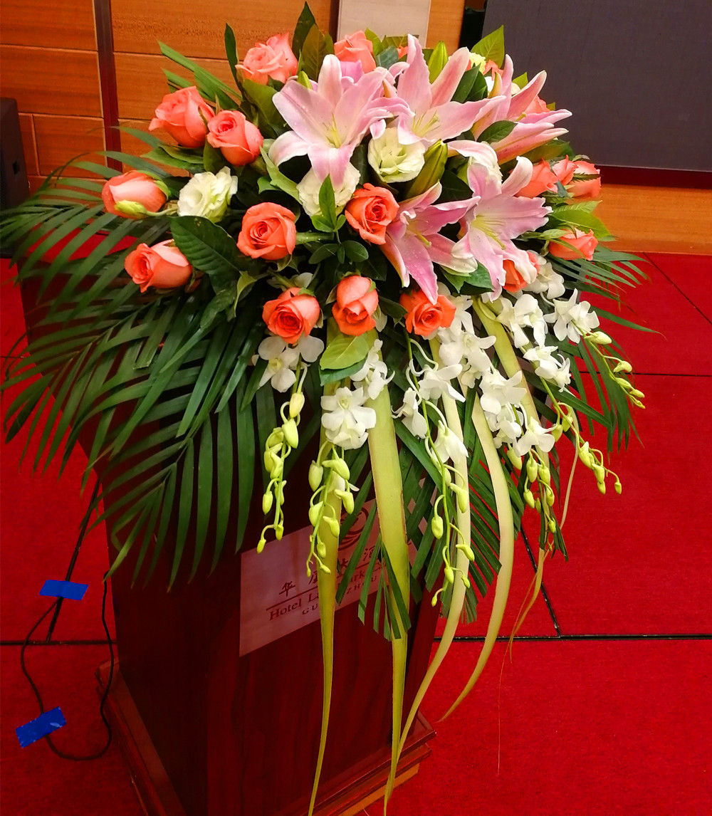 讲台花会议桌花胸花鲜花同城年会酒店宴会北京上海广州深圳杭州店