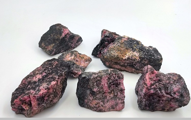 天然巴西蔷薇辉石玫瑰石矿石标本原石料教学雕刻收藏打磨矿石奇石