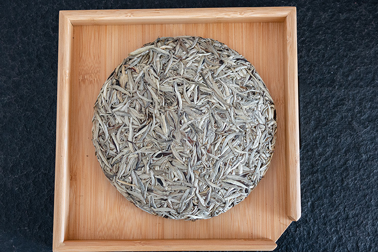 白毫银针 云南古树月光白茶 景谷大白芽茶饼357g 厂家茶叶批发