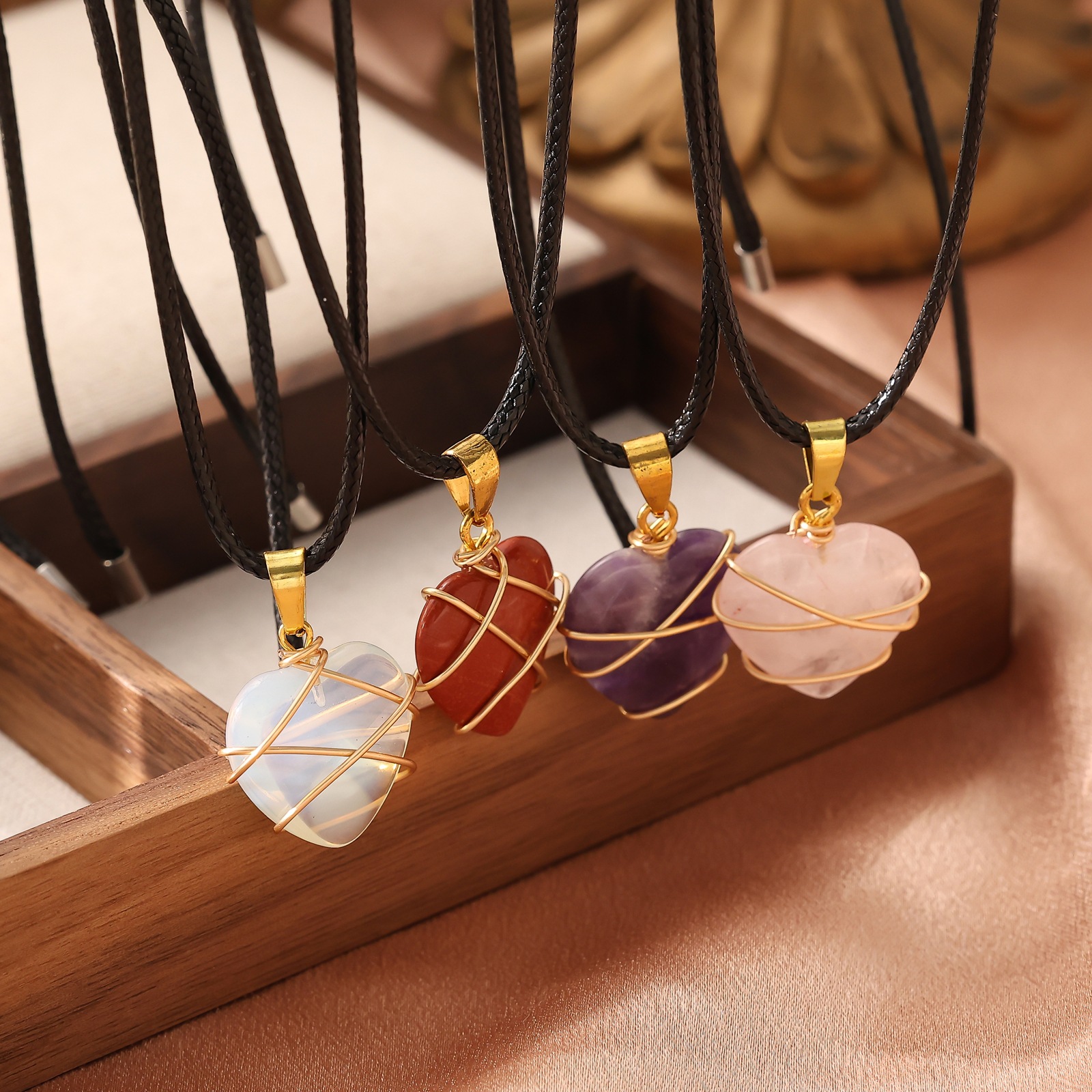 跨境热销水晶爱心吊坠多色绕金丝线五角星玉石挂件项链厂家直销