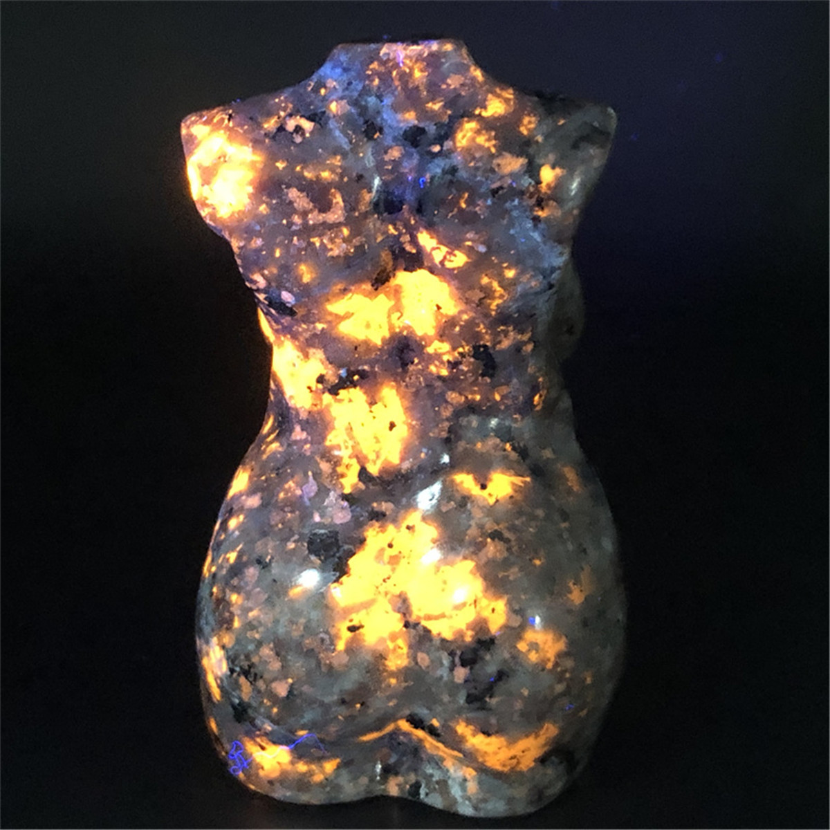 批发天然水晶雕刻火焰石女模小雕像收藏工艺品礼物小摆件