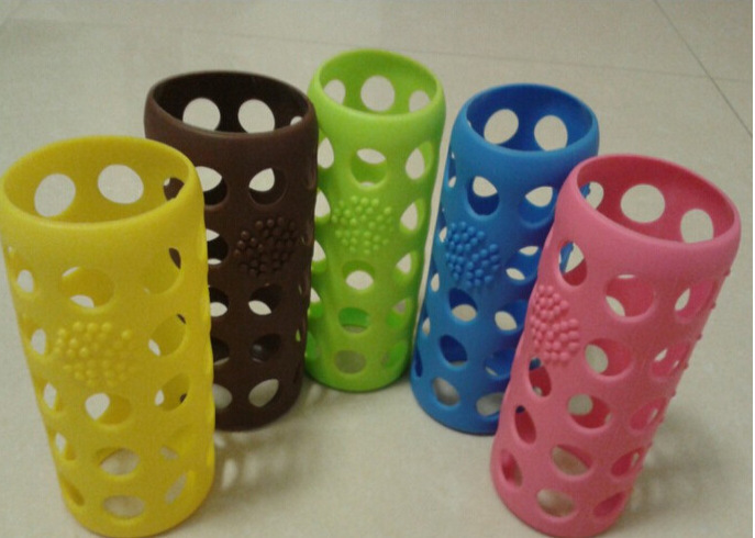 硅胶镂空550毫升瓶套 防滑防烫 硅胶杯套 运动水壶 杯套定制