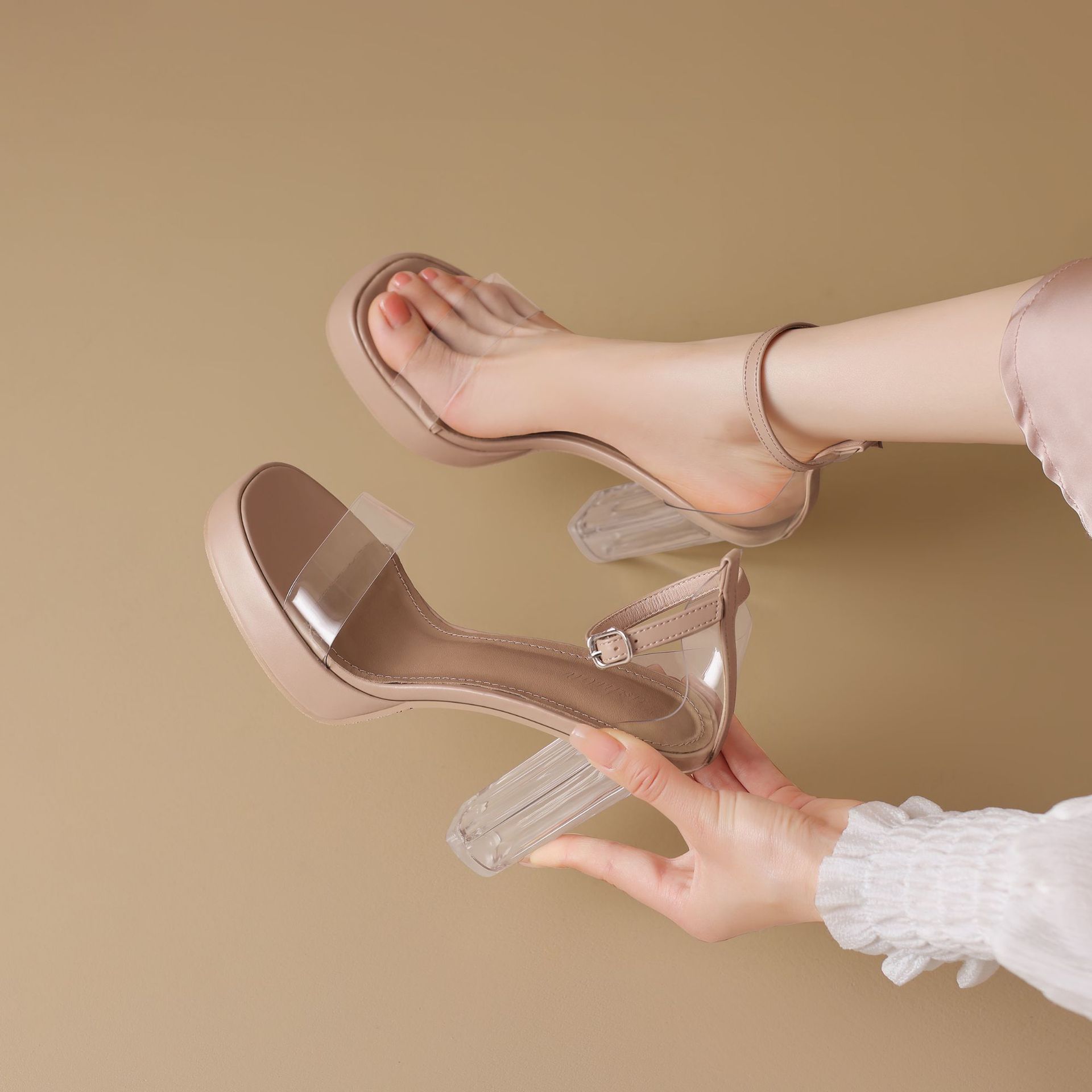 真皮高跟一字扣透明跟凉鞋女防水台粗跟网红高跟鞋夏季新款-阿里巴巴