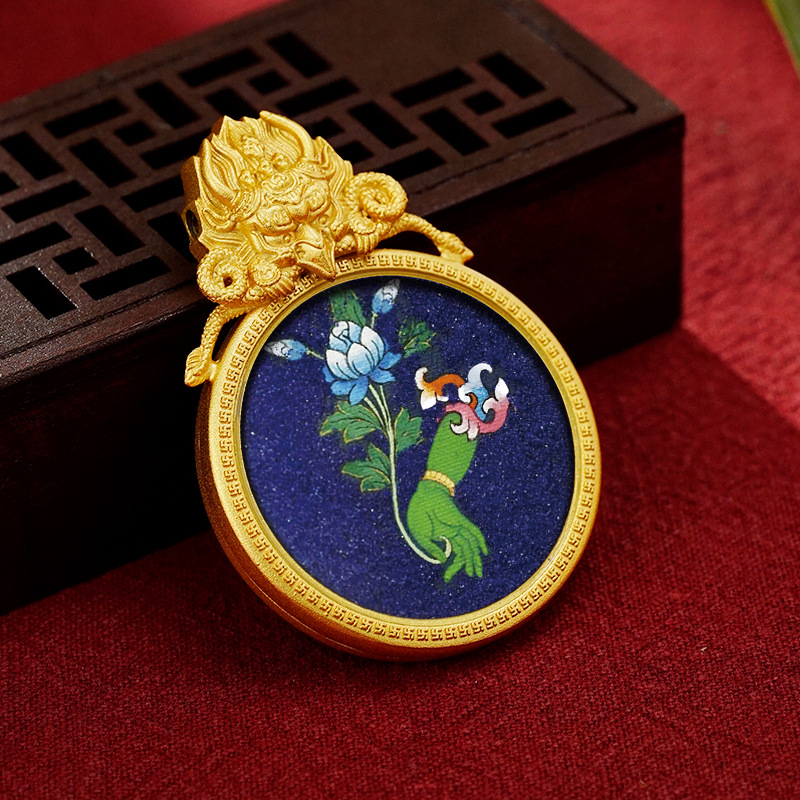 新非遗黄铜国风西藏大鹏鸟青金石岩砂唐卡画圆形嘎乌盒唐卡吊坠