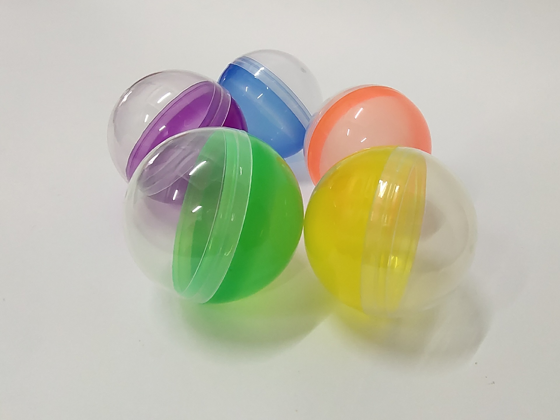 厂家供应扭蛋壳实色圆形多彩色儿童玩具抓娃娃机可用95mm扭蛋