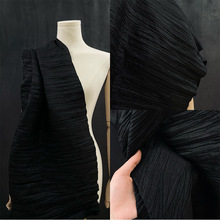 时装褶皱凹造型设计师黑色光泽廓形不规则褶皱面料半裙风衣布料