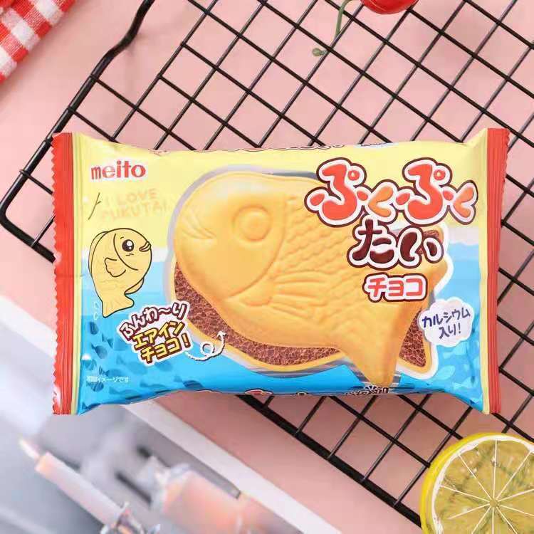 进口网红零食 meito名糖鱼形鲷鱼烧草莓巧克力夹心威化饼干大批发