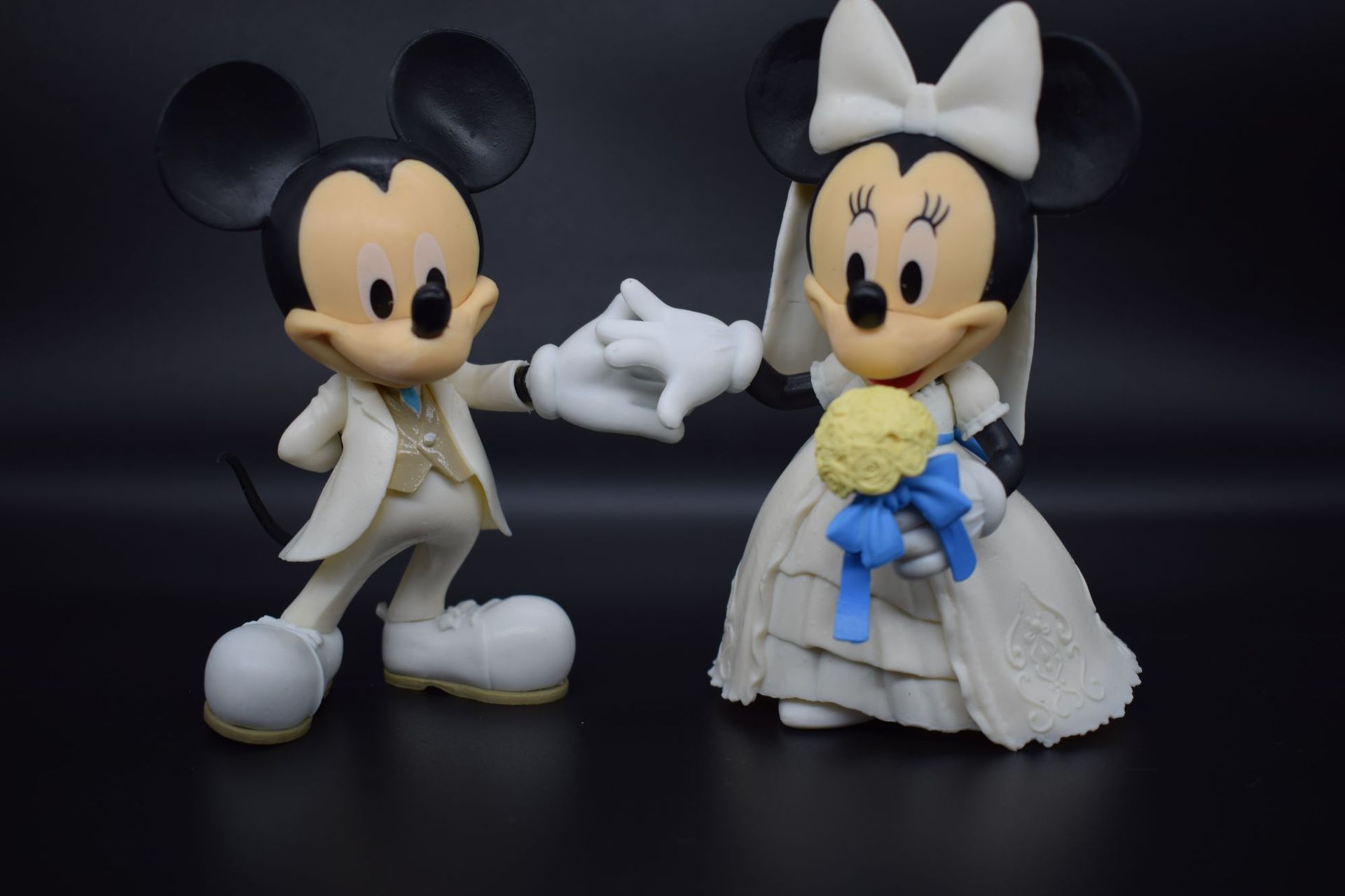 米奇米妮唐老鸭黛丝婚纱情侣公仔米老鼠手办结婚赠礼摆蛋糕婚庆饰