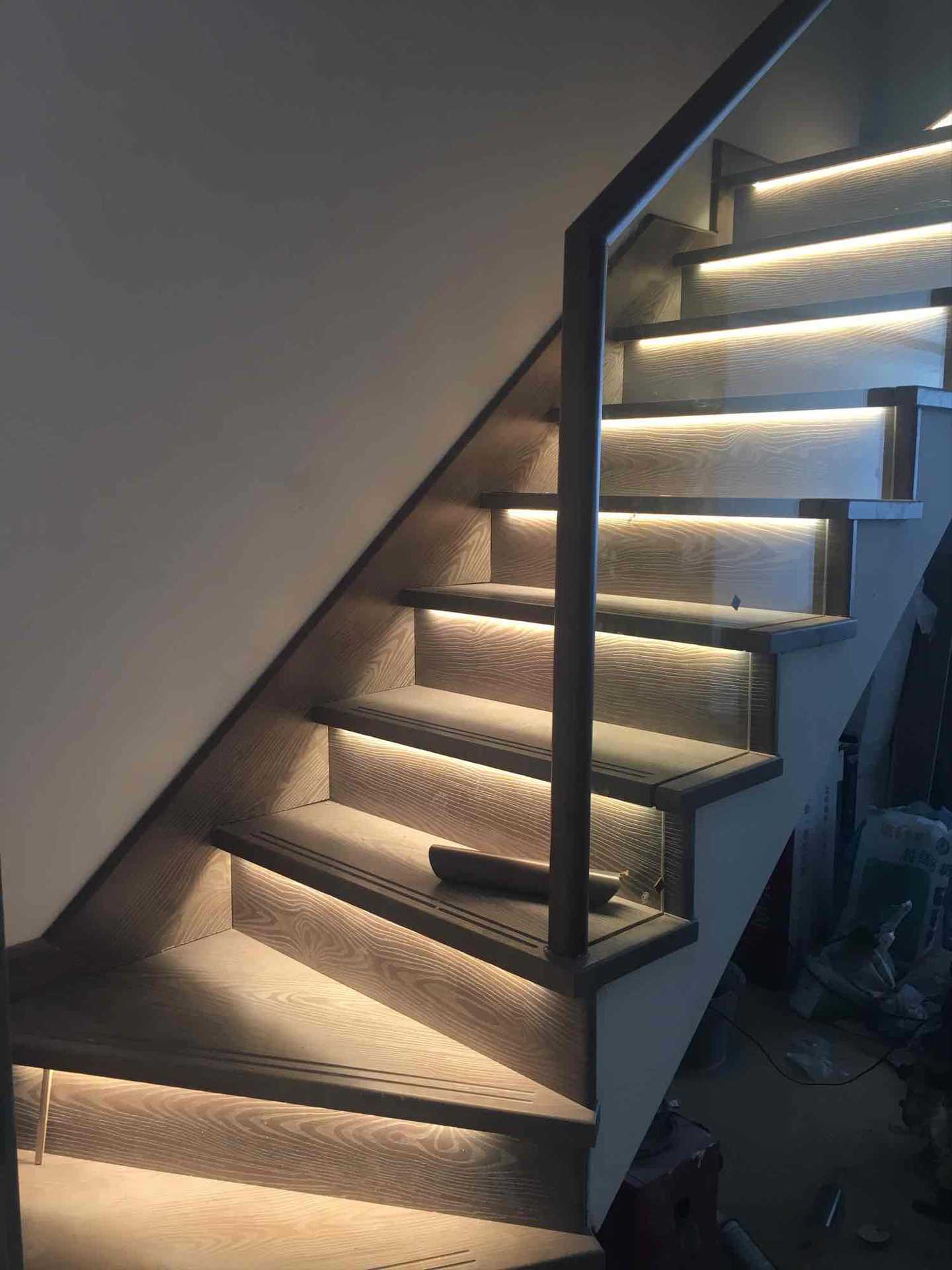 厂家供应别墅复式实木楼梯板楼梯拉丝仿古楼梯踏步楼梯踏板