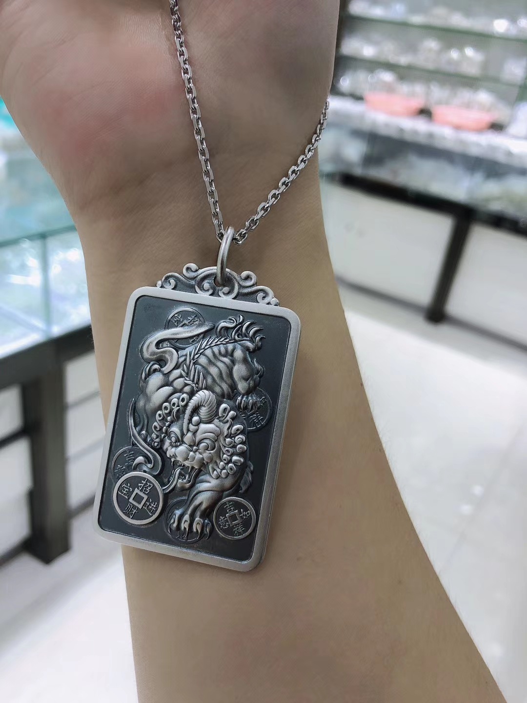 大号银貔貅吊坠男999纯银实心霸气招财进宝护身银牌项链刻字挂坠