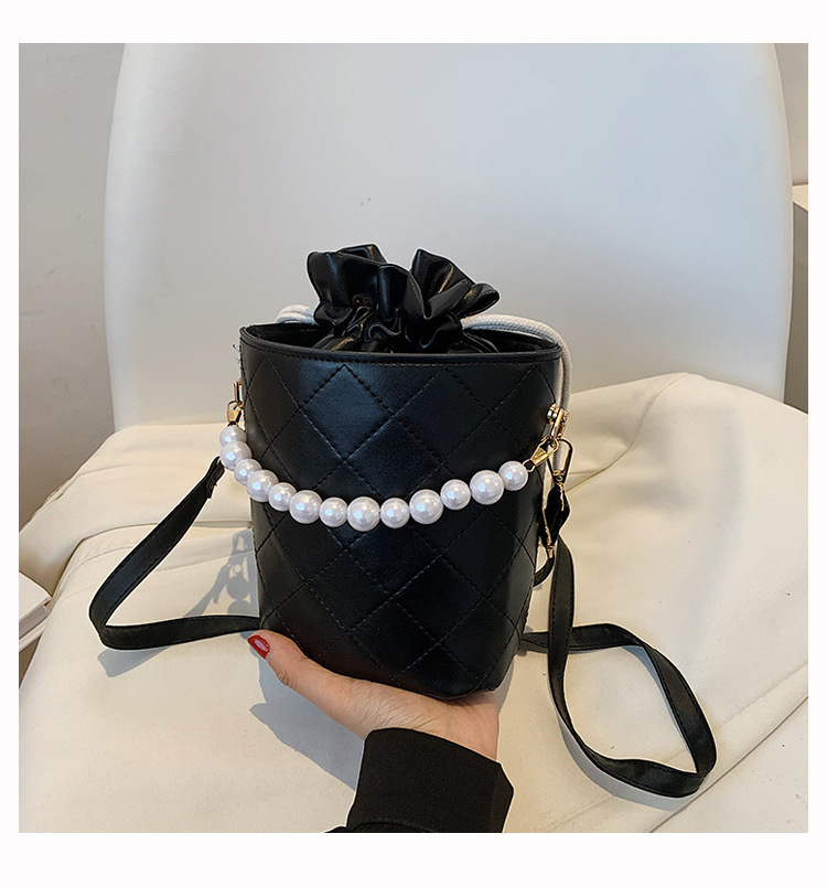 Pearl Hand Crossbody Bag Women's 2021 New Fashion Pu Women's Bag Simple Korean Style Single Shoulder Rhombus Bucket Bag