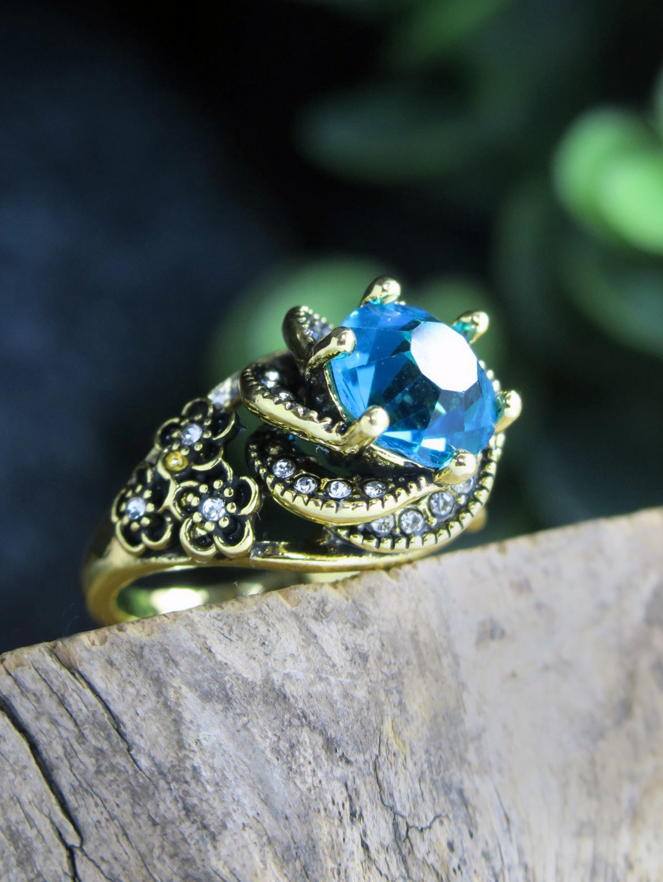 荣钰 古董创意玫瑰花镶钻海兰色托帕石戒指 欧美时尚新娘钻戒指环