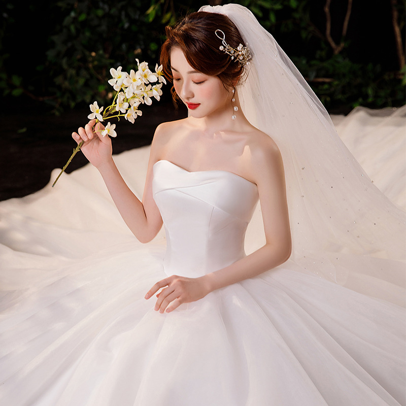 缎面抹胸主婚纱礼服2022法式新款气质公主风简约大气新娘拖尾显瘦