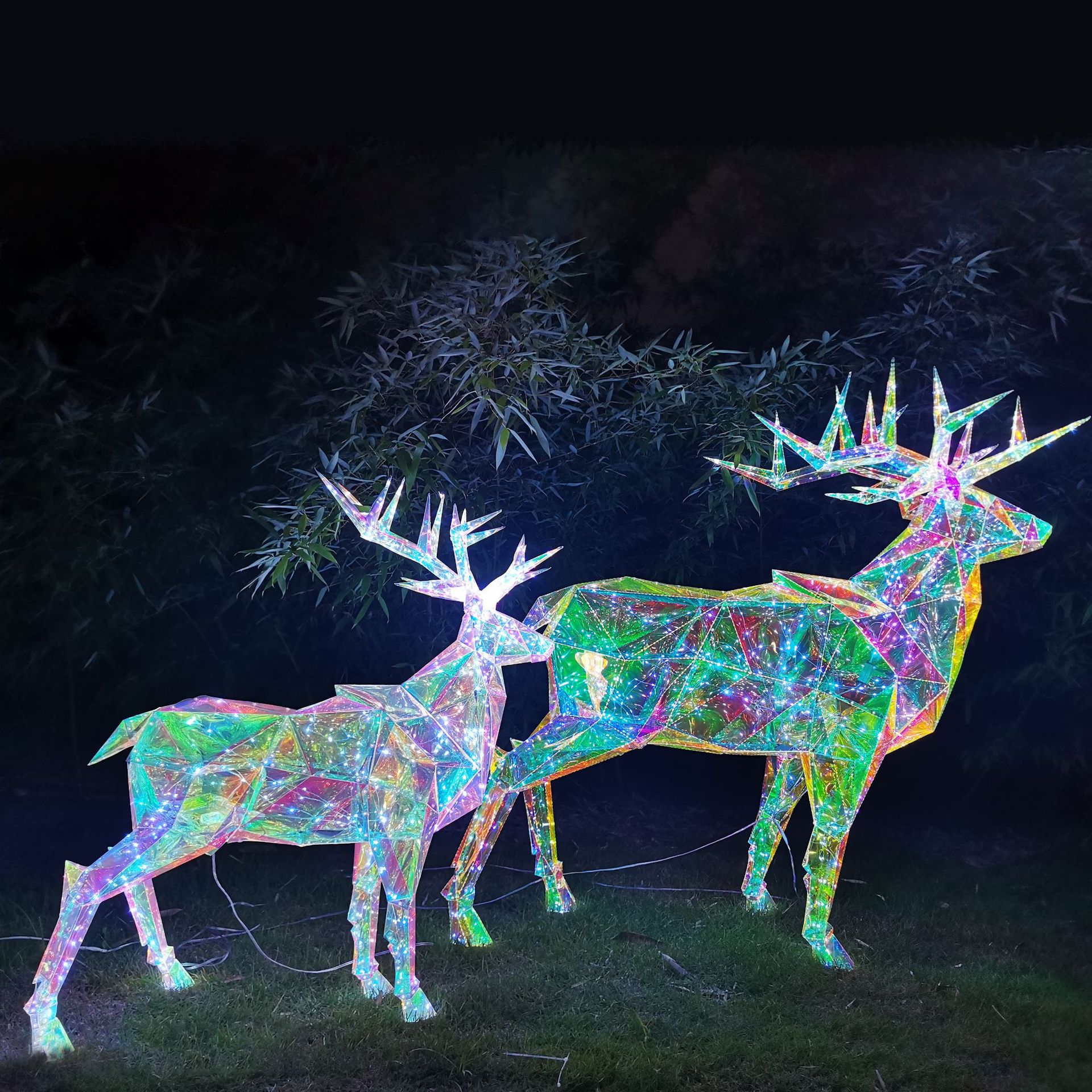 厂家跨境幻彩发光麋鹿动物商场酒店美陈创意橱窗布置圣诞场景装饰