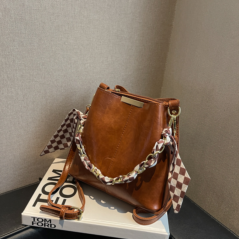 Cross-Border Autumn and Winter New Bucket Bag Women's Bag 2022 Fashion Underarm Shoulder Bag Pu Texture Large-Capacity Crossbody Bag