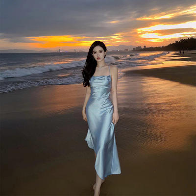 纯欲性感露背缎面吊带连衣裙女夏三亚穿搭拍照海边度假超仙沙滩裙