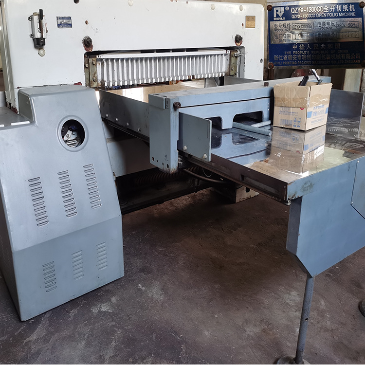 1300电脑程控切纸机 九成新切纸机1300切纸机