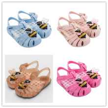 夏季时尚儿童包头凉鞋女童宝宝软底卡通小蜜蜂果冻鞋可爱沙滩童鞋
