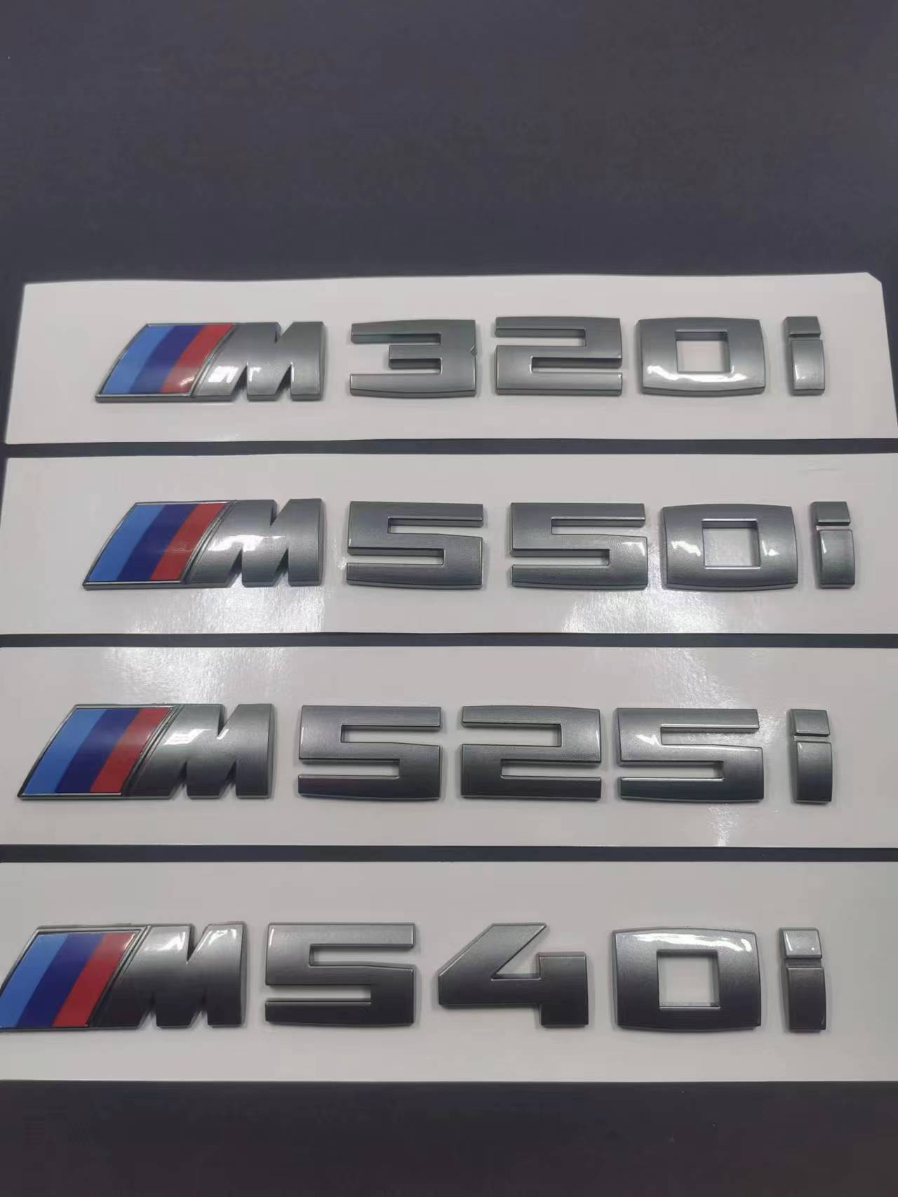 适用宝马灰色m330i m340i m430i m440i m530i m540im550i车尾标字