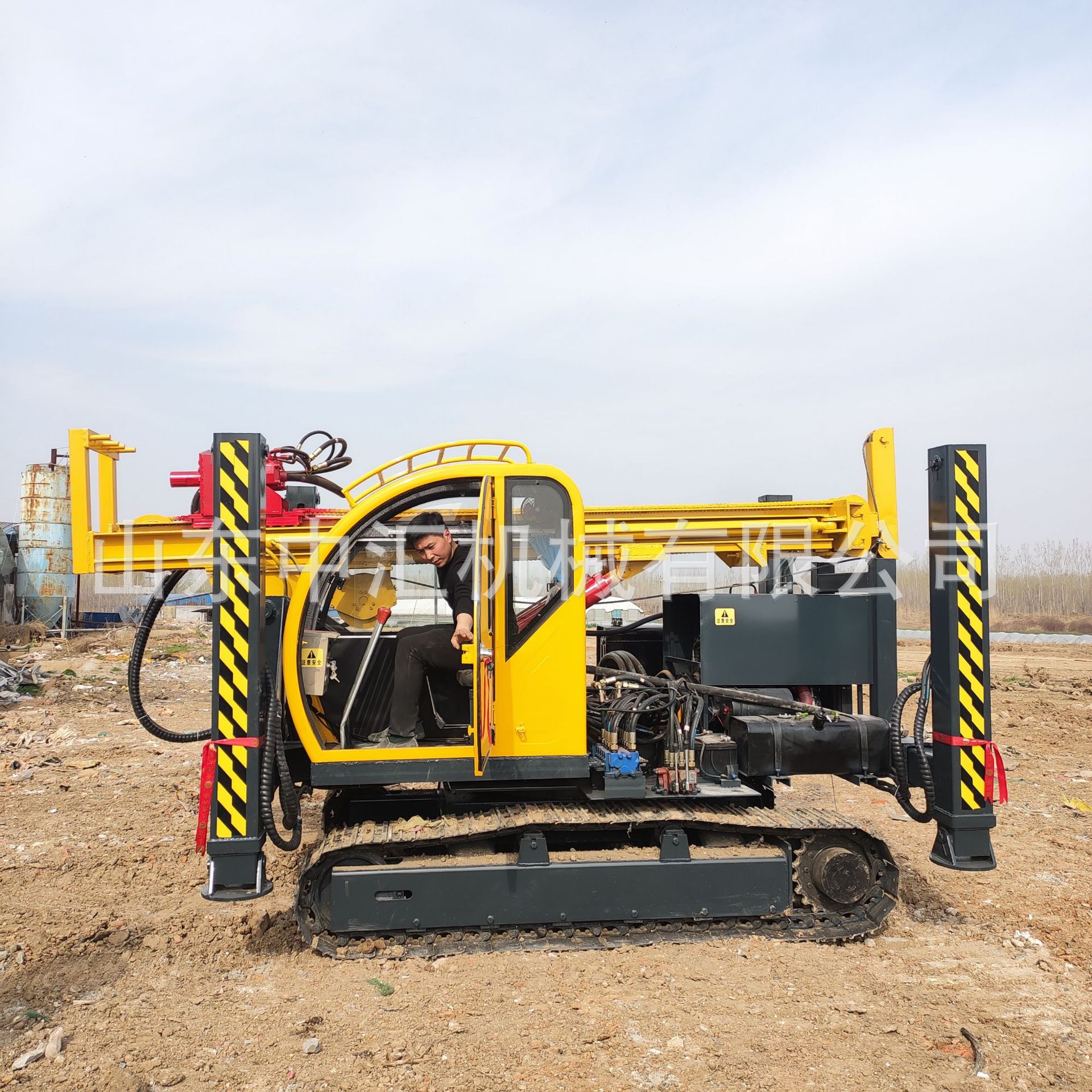 小型潜孔钻机开山