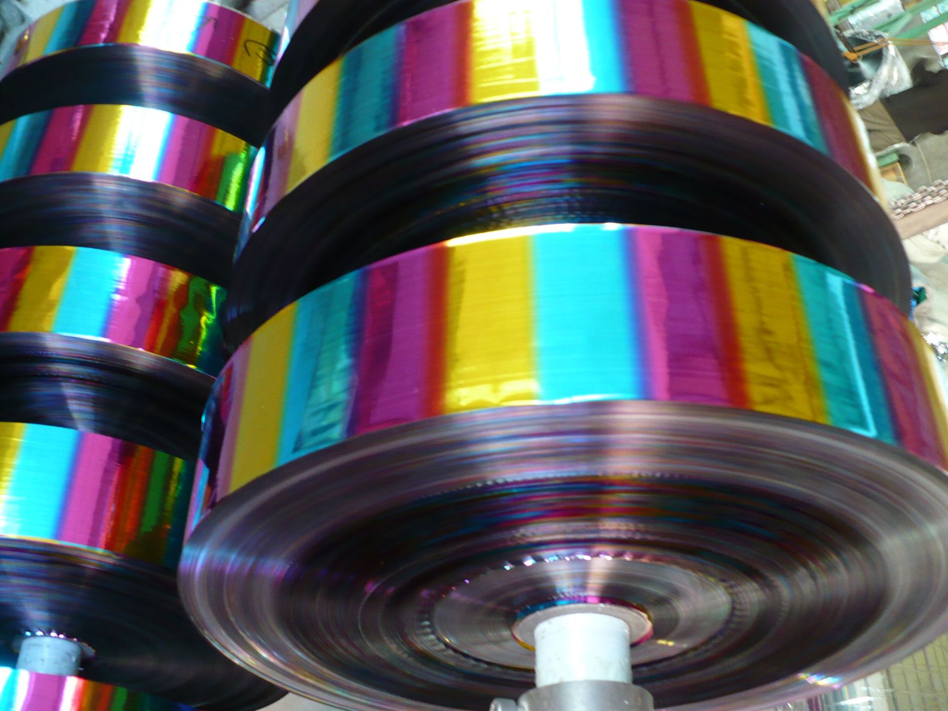 土豪金金色复合膜小圆点花纹镭射纸剪切成1mm宽炫彩水晶膜复合片