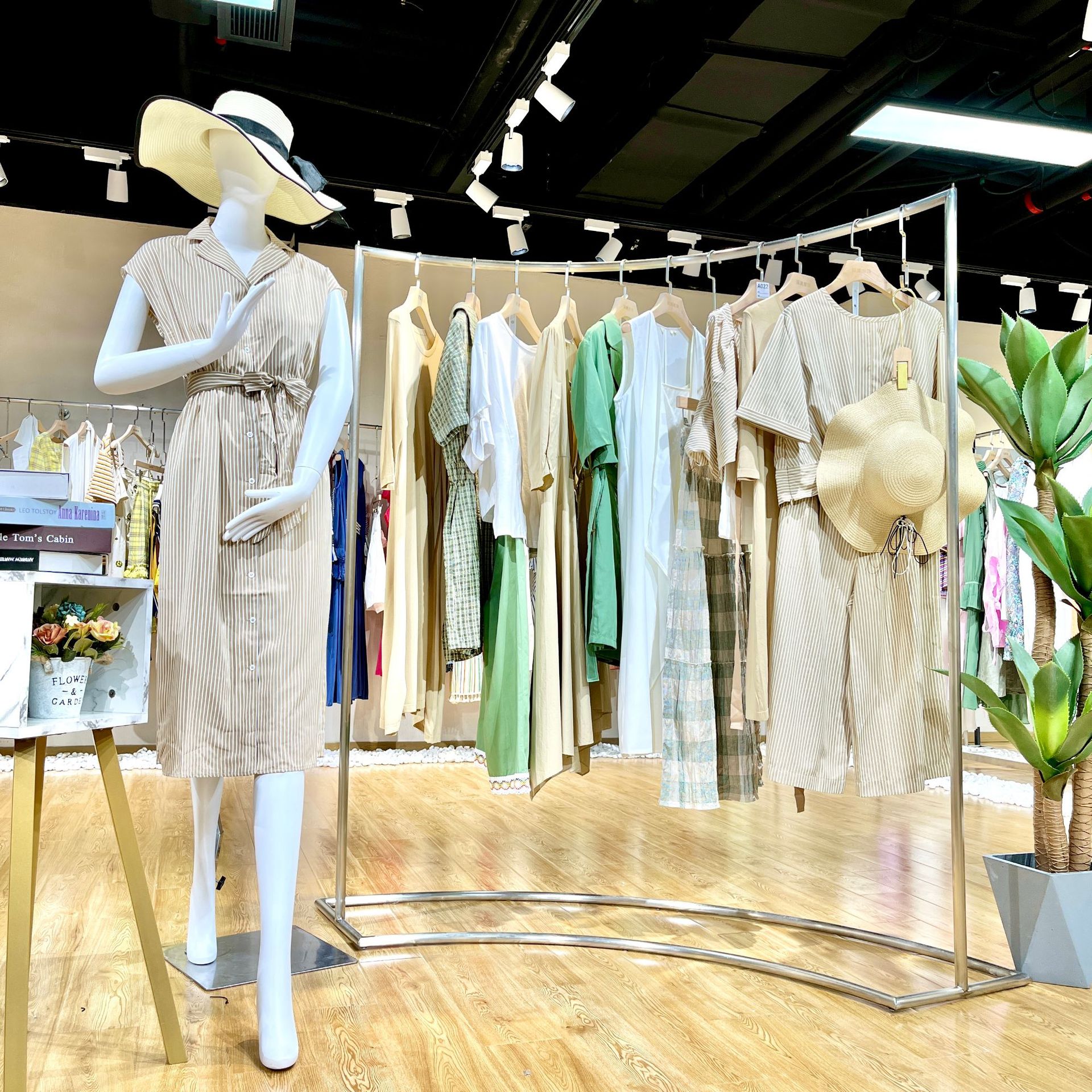 9成交300件相似品牌折扣女装专柜撤回夏季闪电潮牌女装尾货批发工厂