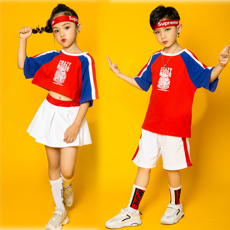 幼儿园六一儿童节舞蹈表演出服男嘻哈街舞套装小学生帅气夏款潮衣