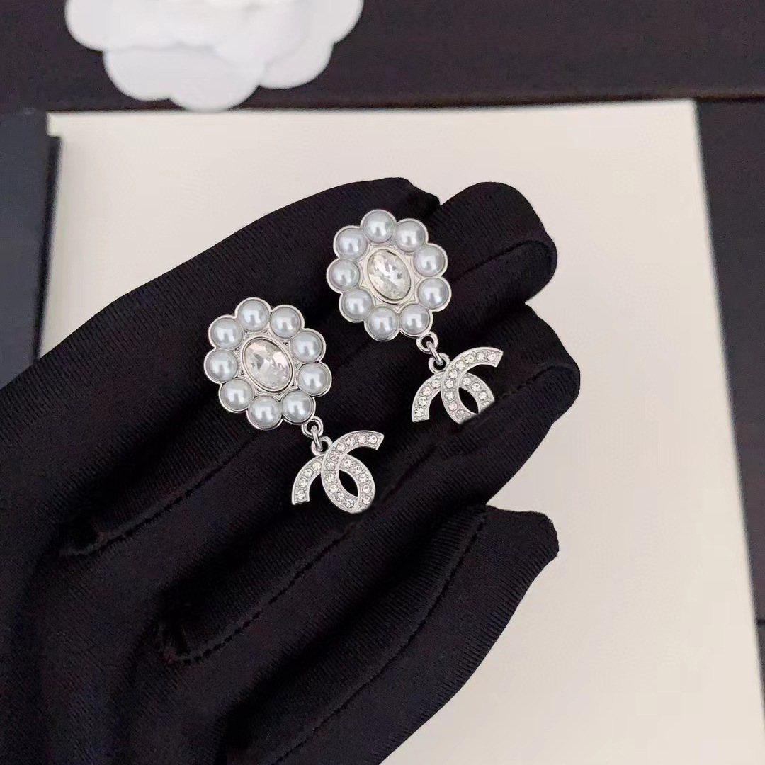 新款小香白金珍珠耳环高品质版本原单银色一比一香奶奶耳环女耳饰
